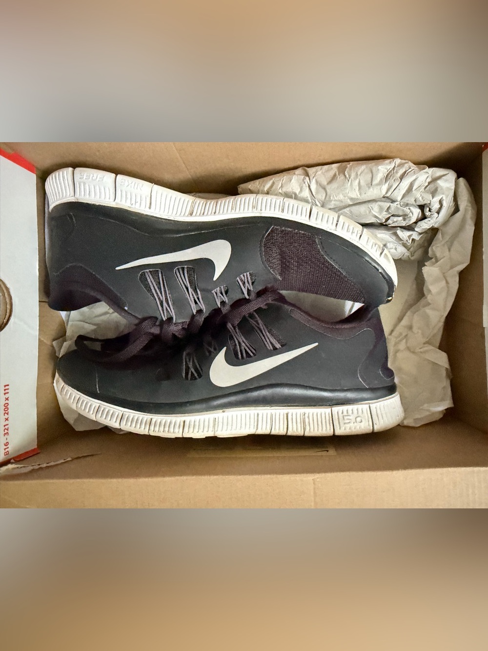 Nike Free Women’s Black and White Athletic Running Shoes Sz 7.5